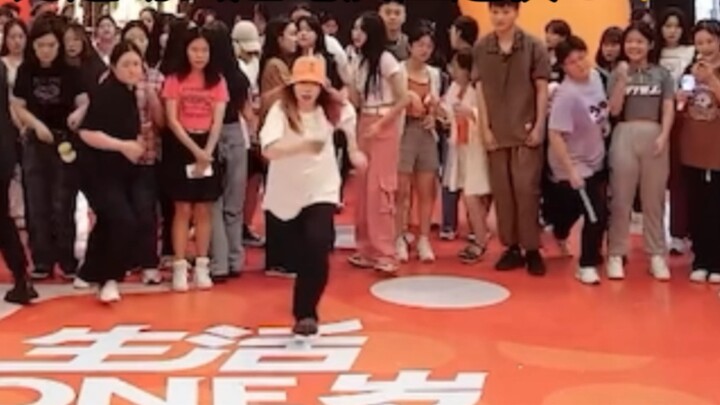 There is an orange running on the random dance! Random dance hears super's reaction