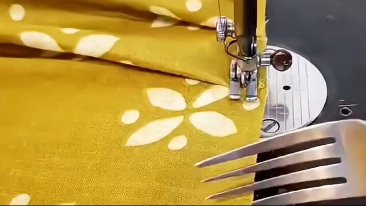 Take a fork as a tool to fold the house dress fabric into small pieces and sew it flat