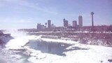 Saking Dinginnya, Air Terjun Niagara Membeku!