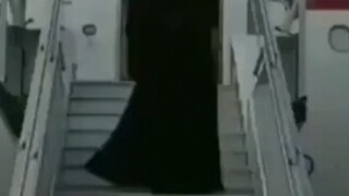 等会掏出一支发红光的手电筒你们就知错