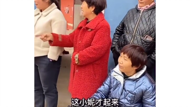 With this lineup, even the village dogs passing by would have something to say!