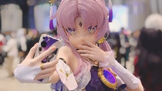 《跑去漫展把头跑错位了》