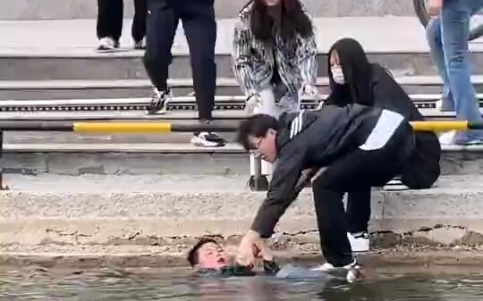 هل هذه هي الطريقة الصحيحة للإنقاذ؟