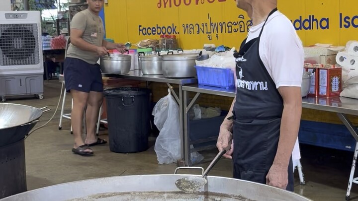 หลวงปู่พุทธะอิสระ นำจิตอาสาทำอาหารแจกประชาชน ถวายเป็นพระราชกุศล | 7 ต.ค. 2569