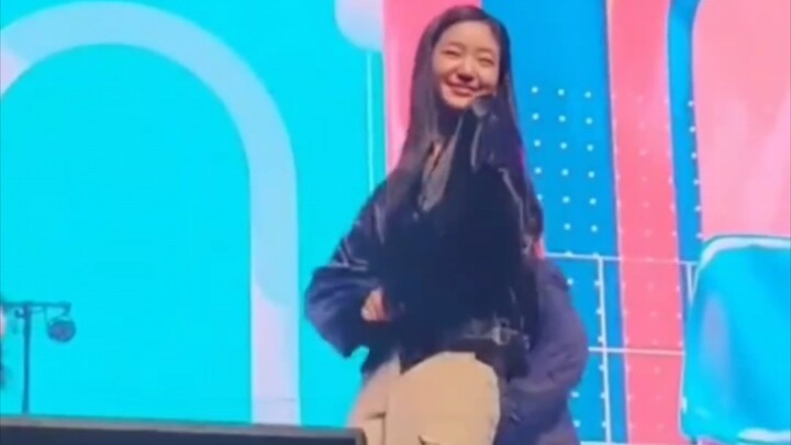 [Kim Go-eun] It's rare to see her dance 💃🏻—her effortless vibe is amazing!