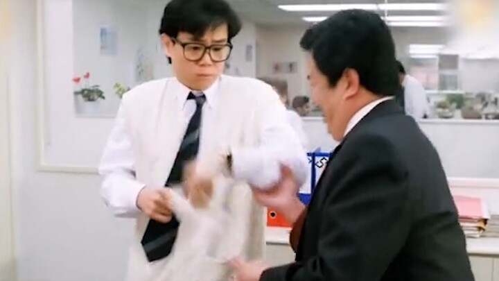 A poor guy accidentally finds a get-rich-quick manual and makes 40,000 yuan in just a few hours.