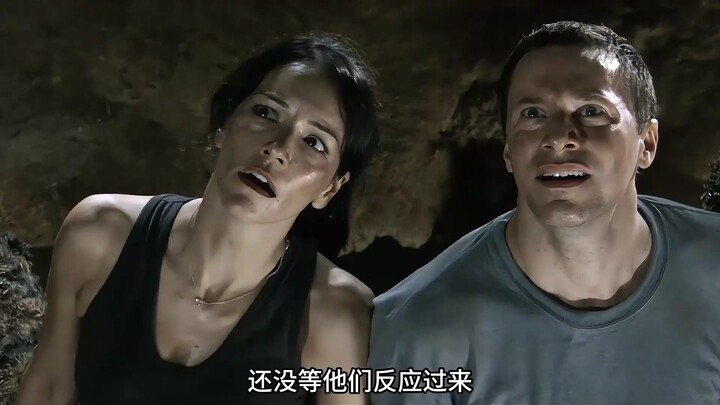 Ternyata semut telah bermutasi, di mana pun kawanan semut lewat, yang tersisa hanyalah tulang belula