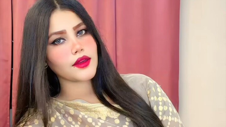 kesi lag rhi hun ♥️