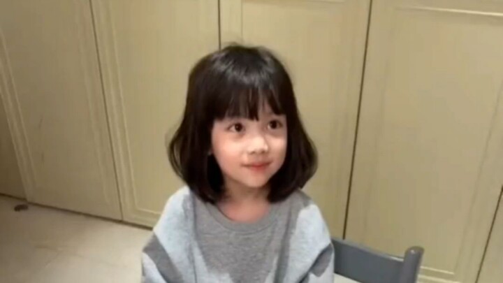 “เด็กหญิงเพิ่งเข้าสู่สังคมก็พบว่าทุกคนล้วนเป็นคนดี”