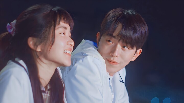 “Ngay giây đầu tiên khi bước vào tuổi trưởng thành, cô ấy đã hôn chàng trai mà cô yêu.”
