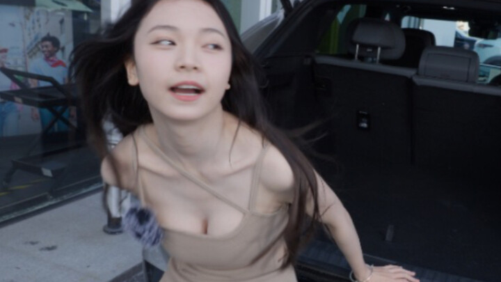 Is Jiajia’s first time as a car model sexy?