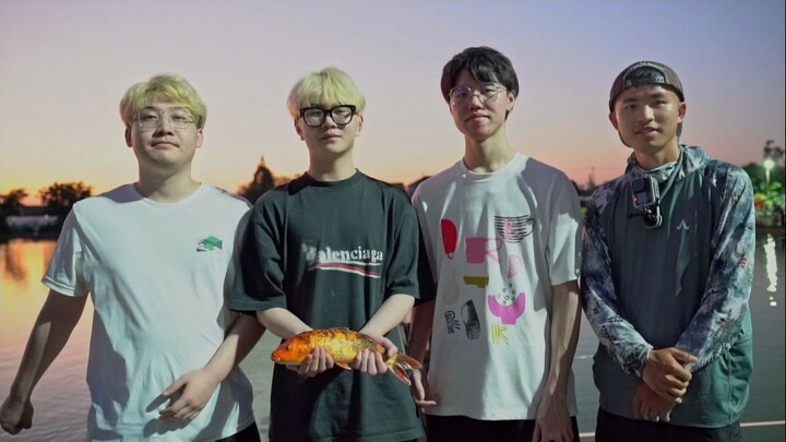 ไอ้หนุ่มคนนี้จบการศึกษาสักที!