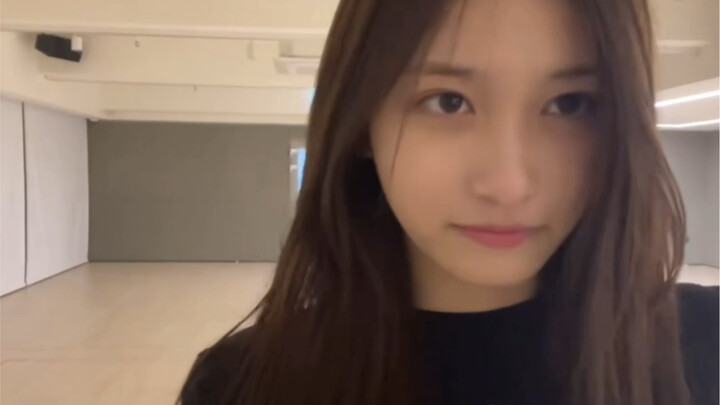 IVE youngest member Lee Rui Black Mamba straight shot! Ruibao really loves Sister Liu!