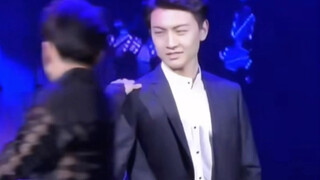 رقصة الثنائي هذه تسببت في صيحات متتالية من الدهشة