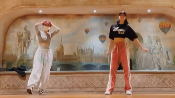 Lisa dances with teacher cool girl CheshirHa again