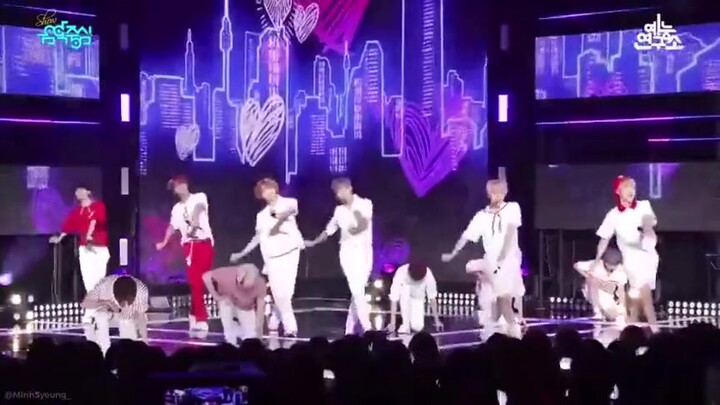 Hot post on Korean web: SEVENTEEN's knife dance group performance is incredibly comfortable and perf