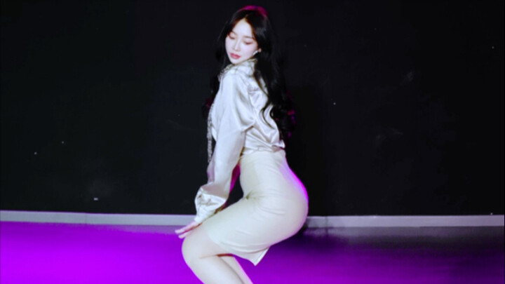 تنورة حافة الورك بتنسيق عمودي