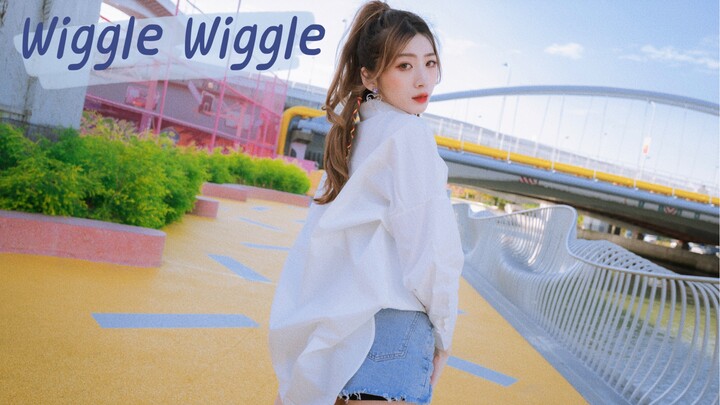 "Kejutan ulang tahun" Kemeja putih + sepatu hak tinggi yang kamu inginkan~Wiggle Wiggle versi pribad
