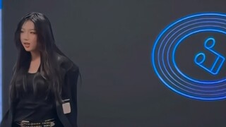 Festival seni kampus menarikan versi jas dari Like Jennie