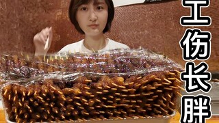 Untuk merekam video, seorang blogger makanan makan seharian penuh di Jepang dan terlalu gemuk untuk 