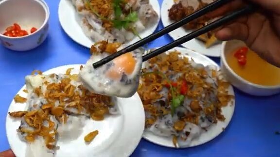Bánh cuốn tôm thịt 20 năm  Chị gái đảm đang chia sẻ bí kíp đơn giản l