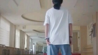 15岁，跳舞自学。第一次发视频，有点怕…有建议可以随便提，我会努力改正（看一下简介家人们，蟹蟹）
