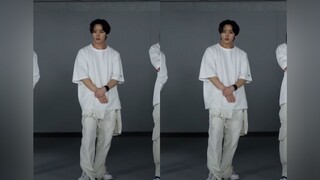 【Lee Know】Walkin' on Water Dance Practice Room Solo Focus