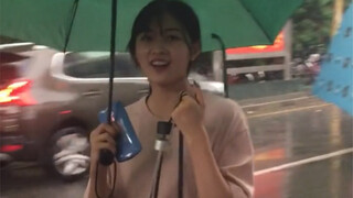 跟你分开以后 我再也没有遇到下雨天会给我送伞的女孩………..