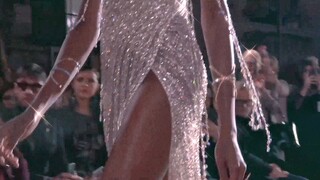 A silver gown just naturally exudes a dazzling aura!