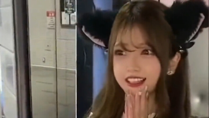 Japanese maids are really the ultimate kawaii!!! Beautiful Jio Jio....very good to suck! Look quickl