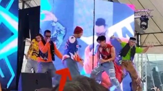 半田龙臣跳着跳着走位摔倒被小波津志嘲笑【PSYCHIC FEVER】