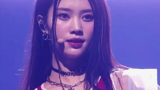 Kep1er biểu diễn đầy đủ sân khấu cover WANNABE của ITZY
