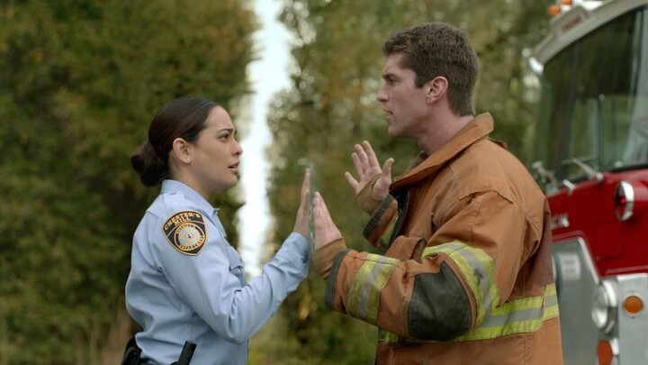 Di Bawah Kubah: Serial Sci-Fi Misteri yang Mendebarkan