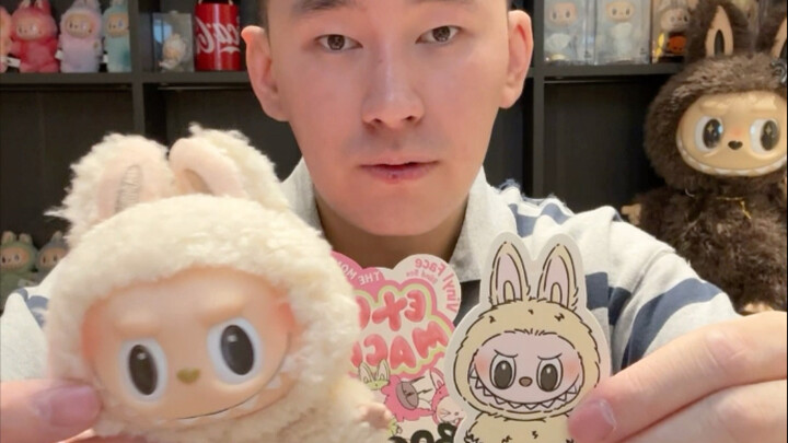 Ini adalah video unboxing Labubu.