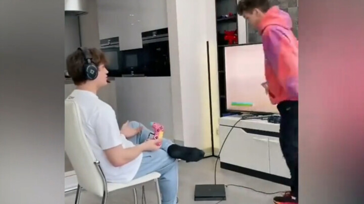 他本来可以有两台游戏机的