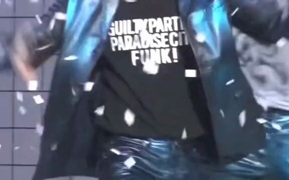 Zhang Yixing's "Lucky One" straight shot. Who is the crotch-watching shell? Oh, it's me