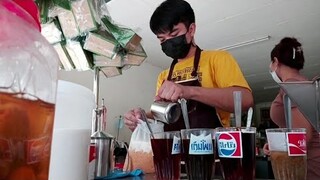 เนสกาแฟชานมโอวัลตินชาดำชามะนาวน้ำบ๊วยใส่ถุงใส่แก้วหอมอร่อยเหมือนกันค่ะชงเพลินชงสนุกกับแม่ค้าค่ะ
