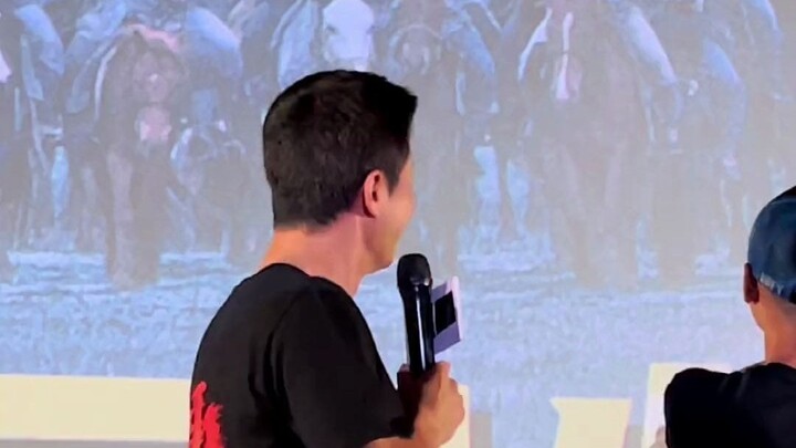 Who blocked Teacher Wu Jing’s face? Hahaha, that’s just too funny!