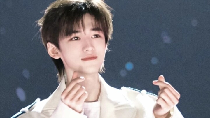 Why do you have to sing the same line as Song Yaxuan? It just makes it obvious how badly you can’t s