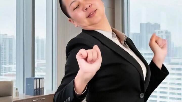 Cô thư ký miền Đông Bắc bấu víu nũng nịu, ông Khoái nhìn xong chảy nước mắt đầy sàn.