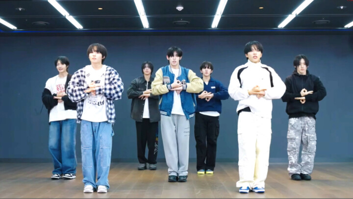 【KickFlip】（Versi warna yang diperbesar）Boy grup baru JYP Umm Ruang latihan yang bagus