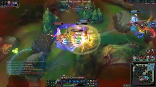 Garen xoay chóng mặt đâm đầu vào yasuo trong liên minh huyền thoại #game