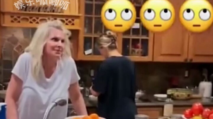 Ibu: Nggak ada yang membela aku?