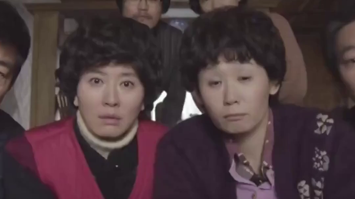 Dari Anak Berambut Kuning hingga Pemilik Restoran: Kenangan Masa Kecil yang Disusun Netizen