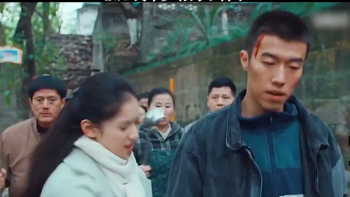 เก็บเงินมาสามปี แค่กินข้าวมื้อเดียวก็หมดแล้ว มันช่างเจ็บปวดใจจริงๆ ดังนั้นถ้าเราอยู่คนละโลกกัน ก็อย่