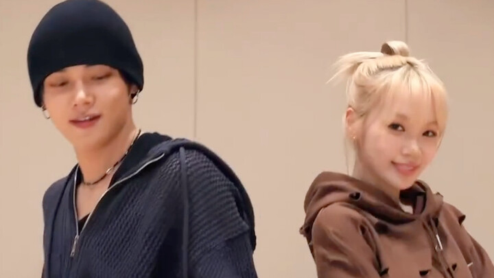 【TXT × LE SSERAFIM】تحدي "Deja Vu" بين عائلتين من الأبناء والأحفاد! رقص رائع جدًا!