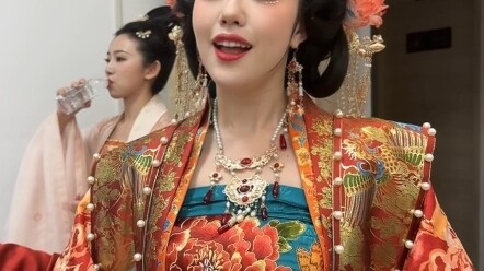 穿汉服如何上厕所