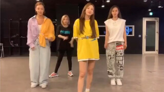 【DARA】200612 Thử thách nhảy Greedyy (với.jeA, Bae Yoon-jung, Hwang Bo-hye-jung)