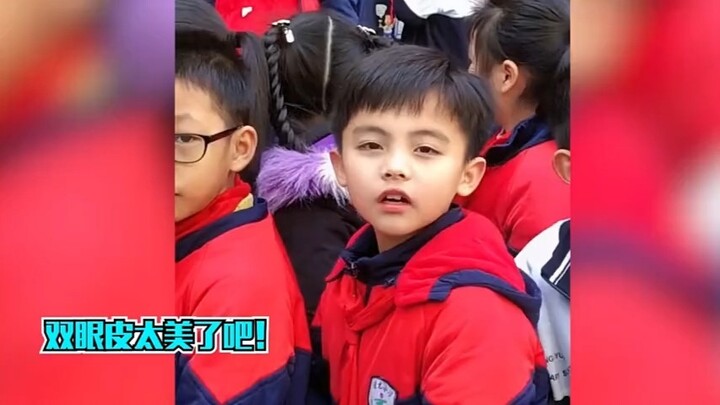 It turns out boys can be this cute when they’re shy: Tan Jianci got so flustered by his fans that hi