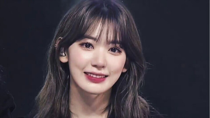 Even watching it again still breaks my heart… IZ*ONE’s disbandment concert—everyone sobbing uncontro